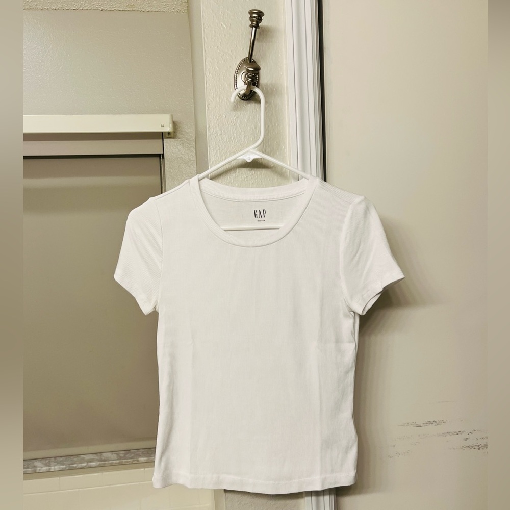 Like-New GAP Scoop-Neck Rib Tee